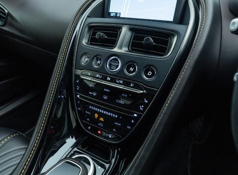 Aston Martin DB11 V8 21