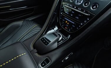 Aston Martin DB11 V8 22