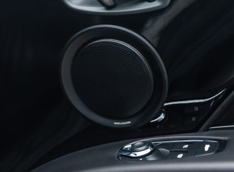 Aston Martin DB11 V8 25