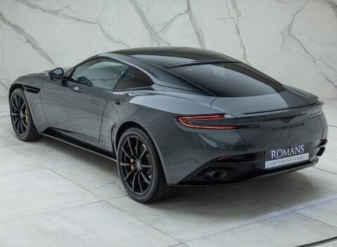 Aston Martin DB11 V8 12