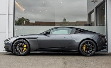 Aston Martin DB11 V8 3