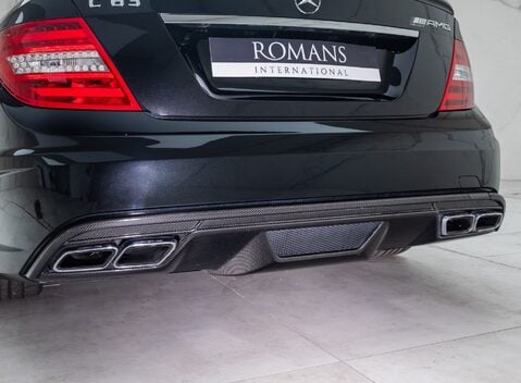 Mercedes-Benz C63 AMG Black Series 35