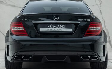 Mercedes-Benz C63 AMG Black Series 8