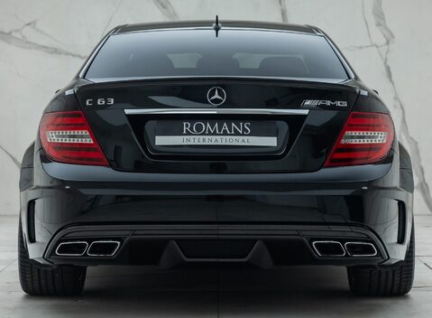 Mercedes-Benz C63 AMG Black Series 8