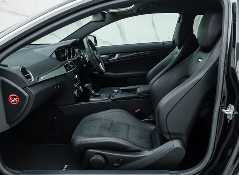 Mercedes-Benz C63 AMG Black Series 17