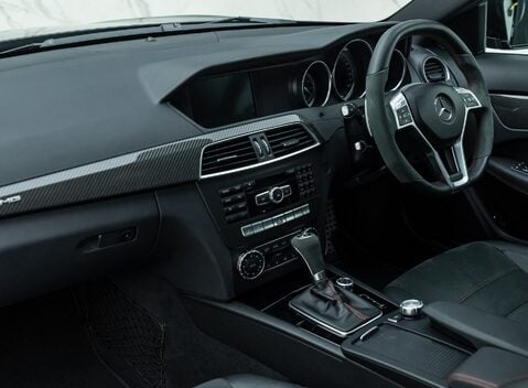 Mercedes-Benz C63 AMG Black Series 18