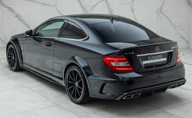 Mercedes-Benz C63 AMG Black Series 12