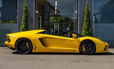 Lamborghini Aventador LP 700-4 ROADSTER 3