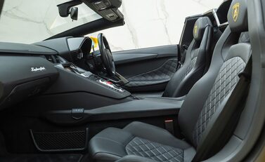 Lamborghini Aventador LP 700-4 ROADSTER 20