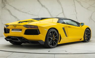 Lamborghini Aventador LP 700-4 ROADSTER 8