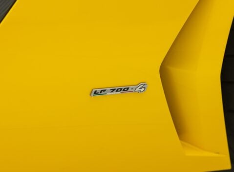 Lamborghini Aventador LP 700-4 ROADSTER 40