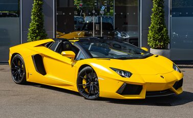 Lamborghini Aventador LP 700-4 ROADSTER 2
