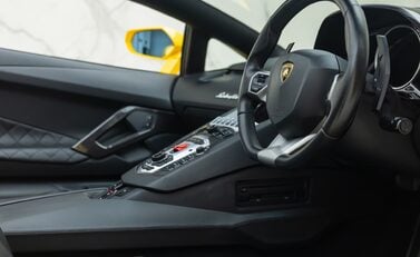 Lamborghini Aventador LP 700-4 ROADSTER 16