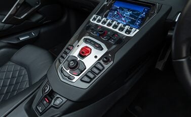 Lamborghini Aventador LP 700-4 ROADSTER 25