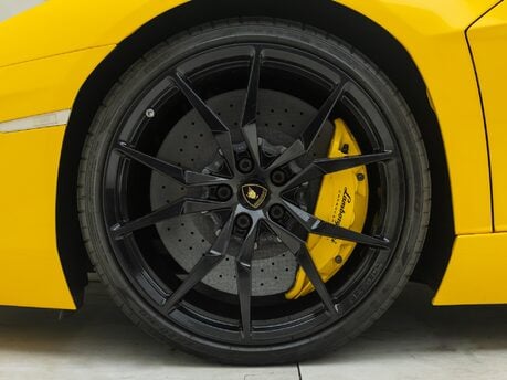 Lamborghini Aventador LP 700-4 ROADSTER