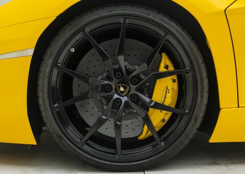 Lamborghini Aventador LP 700-4 ROADSTER