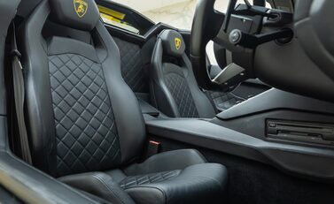 Lamborghini Aventador LP 700-4 ROADSTER 17