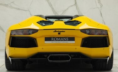 Lamborghini Aventador LP 700-4 ROADSTER 11