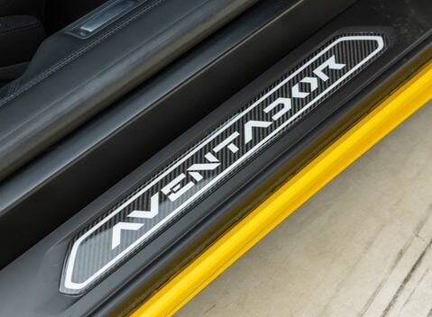 Lamborghini Aventador LP 700-4 ROADSTER 27