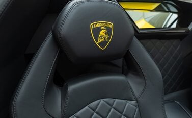 Lamborghini Aventador LP 700-4 ROADSTER 18
