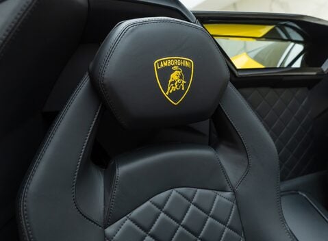 Lamborghini Aventador LP 700-4 ROADSTER 18