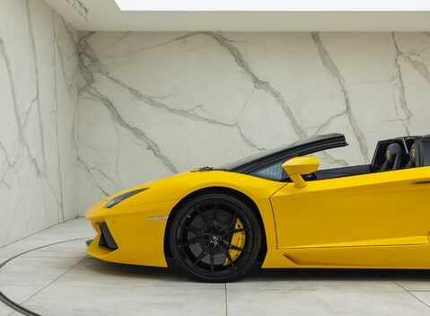 Lamborghini Aventador LP 700-4 ROADSTER 46
