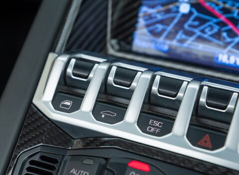 Lamborghini Aventador LP 700-4 ROADSTER 24