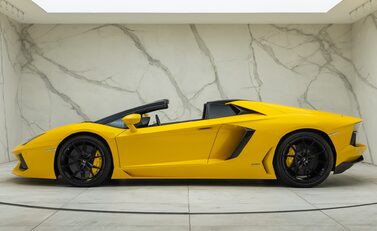 Lamborghini Aventador LP 700-4 ROADSTER 6