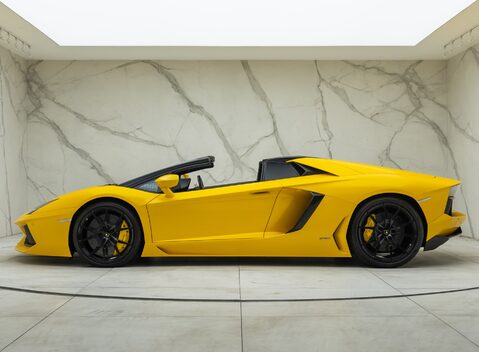 Lamborghini Aventador LP 700-4 ROADSTER 6