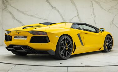 Lamborghini Aventador LP 700-4 ROADSTER 9