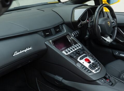 Lamborghini Aventador LP 700-4 ROADSTER 21