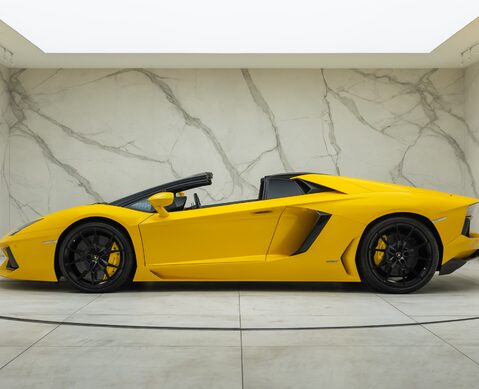 Lamborghini Aventador LP 700-4 ROADSTER