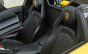 Lamborghini Aventador LP 700-4 ROADSTER 37