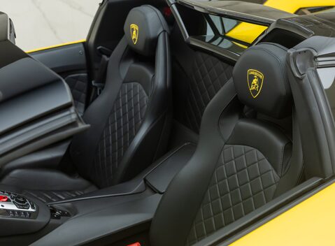 Lamborghini Aventador LP 700-4 ROADSTER 37