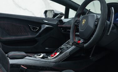 Lamborghini Huracan Spyder LP 640-4 PERFORMANTE 16