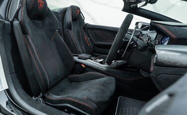 Lamborghini Huracan Spyder LP 640-4 PERFORMANTE 17