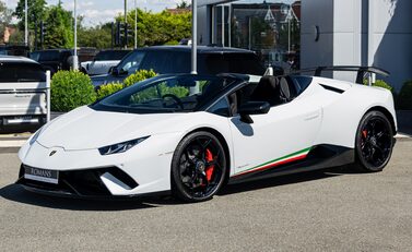 Lamborghini Huracan Spyder LP 640-4 PERFORMANTE 2