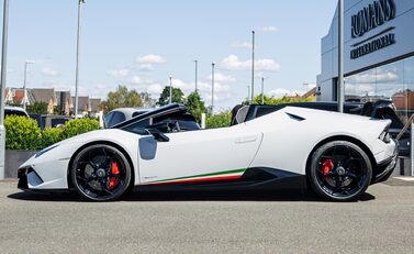 Lamborghini Huracan Spyder LP 640-4 PERFORMANTE 3