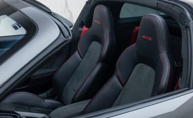 Porsche 911 Targa 4 GTS (992) 41