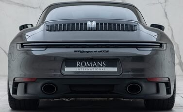 Porsche 911 Targa 4 GTS (992) 11