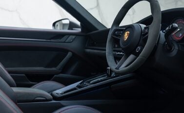 Porsche 911 Targa 4 GTS (992) 16