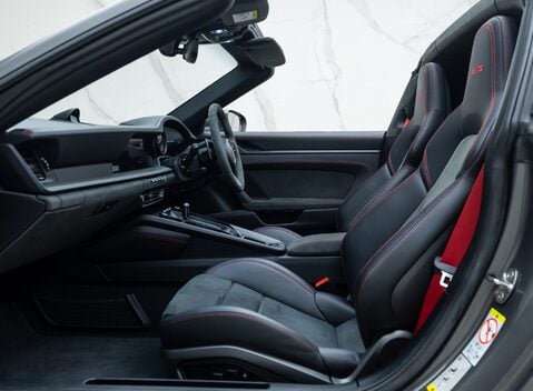 Porsche 911 Targa 4 GTS (992) 23