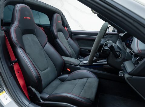 Porsche 911 Targa 4 GTS (992) 19