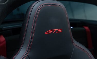 Porsche 911 Targa 4 GTS (992) 21
