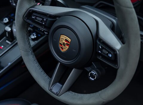 Porsche 911 Targa 4 GTS (992) 17