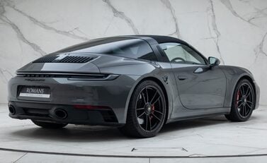 Porsche 911 Targa 4 GTS (992) 8