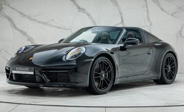 Porsche 911 Targa 4 GTS (992) 1