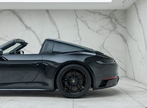 Porsche 911 Targa 4 GTS (992) 41