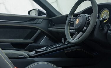 Porsche 911 Targa 4 GTS (992) 16