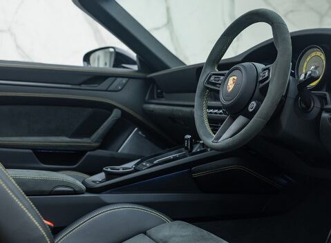 Porsche 911 Targa 4 GTS (992) 16